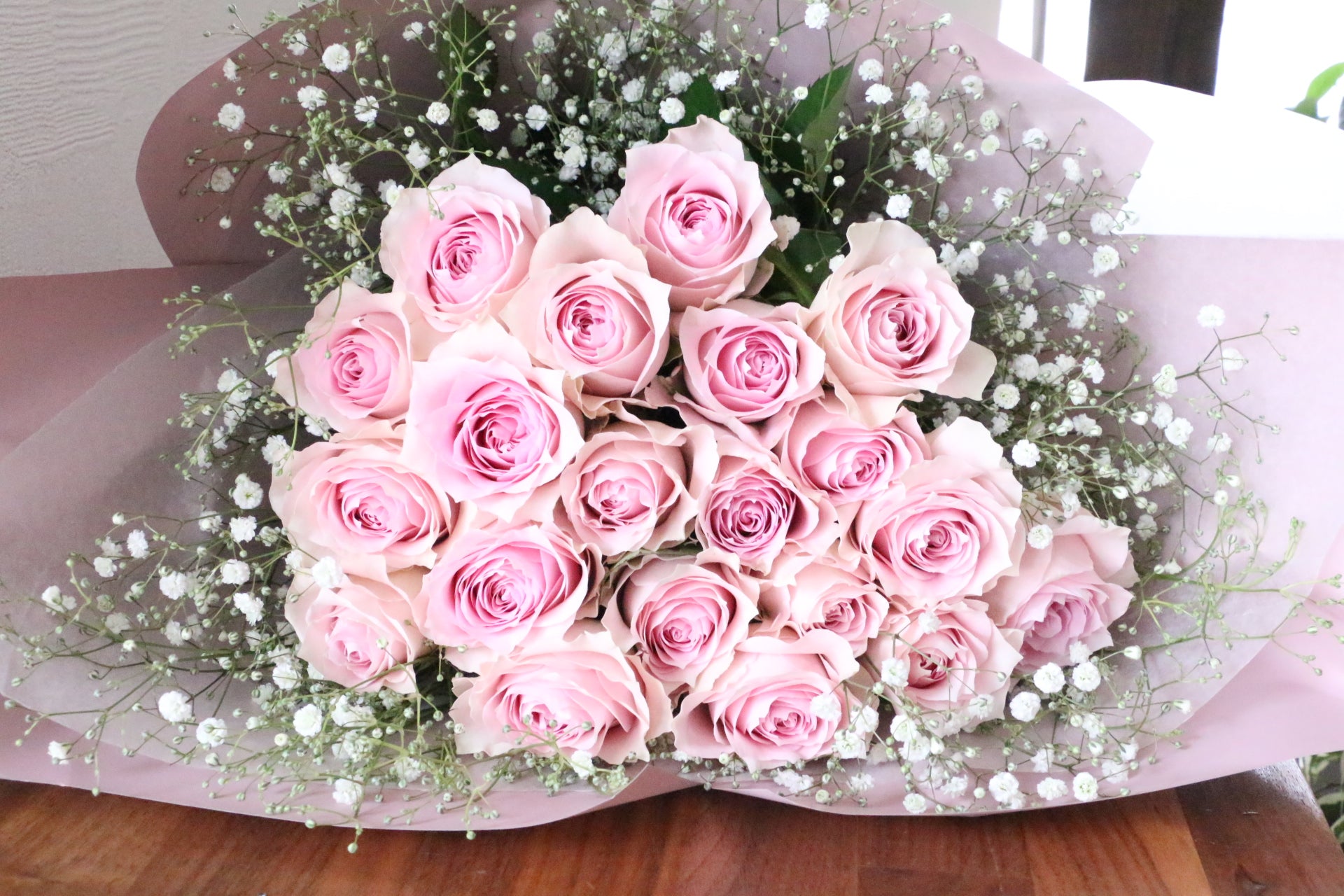 ピンク色バラとカスミソウの花束（20本） – 花・花束の通販サイト