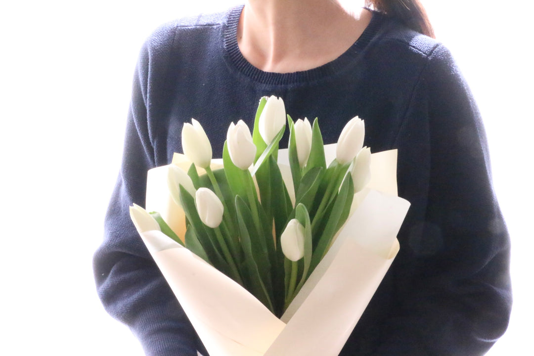 白のチューリップの花束（10本）