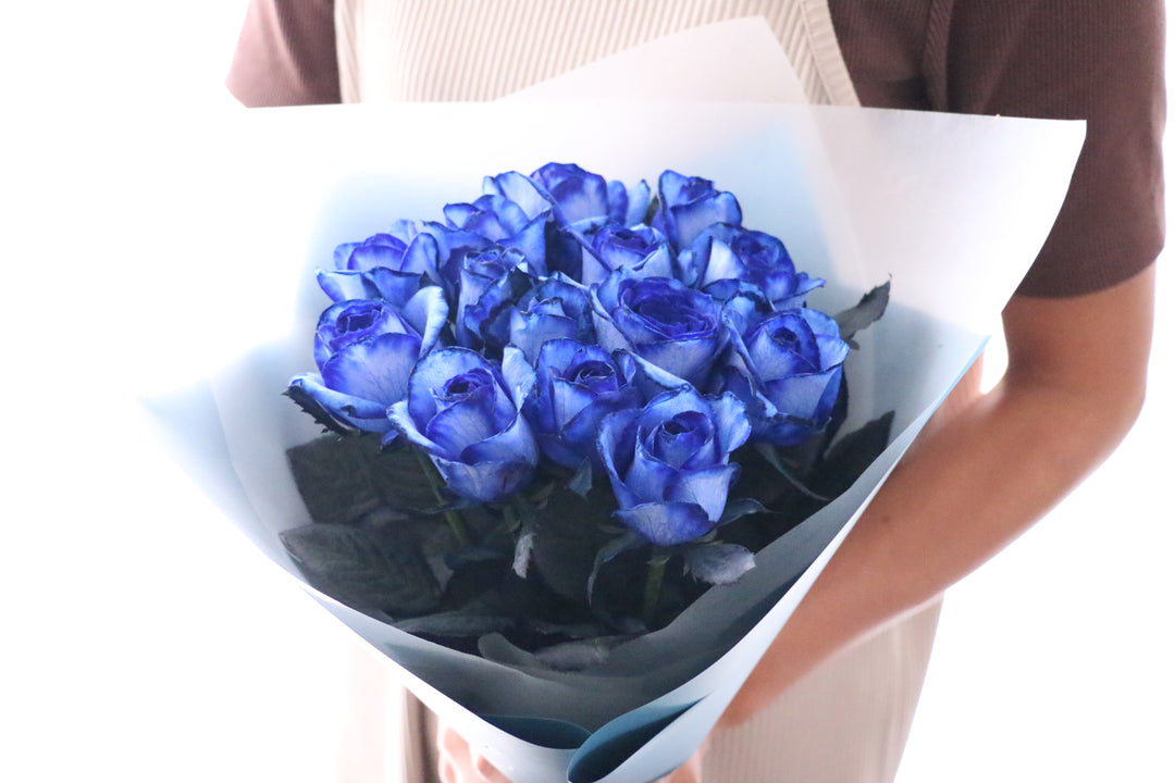 14本の青いバラの花束