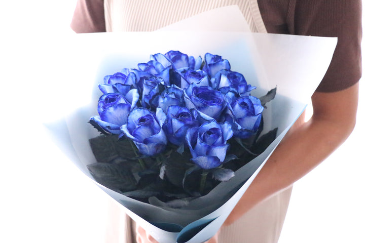 14本の青いバラの花束