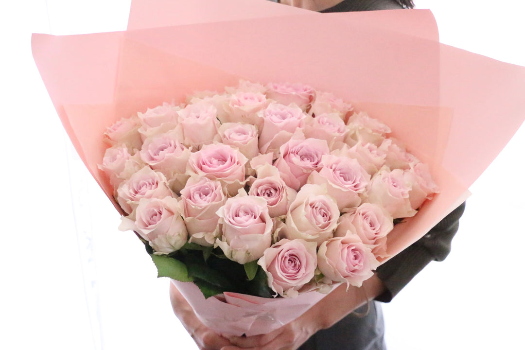 33本のピンク色のバラの花束-生まれ変わってもあなたを愛します