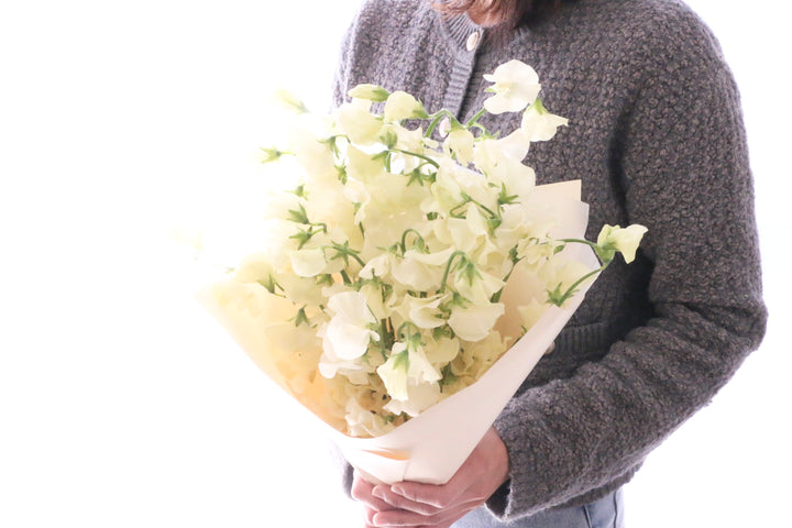 クリーム色のスイートピーの花束（25本）