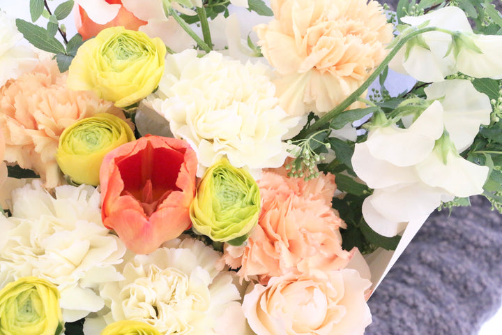 春のお花で束ねる花束 10,000円（黄色・オレンジ系）