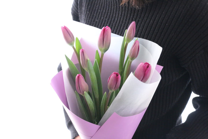 紫色のチューリップの花束（8本）