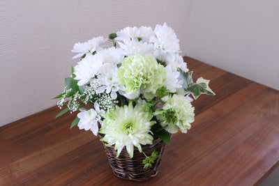 【供花】白色・グリーンのお供えアレンジメント 3,500円