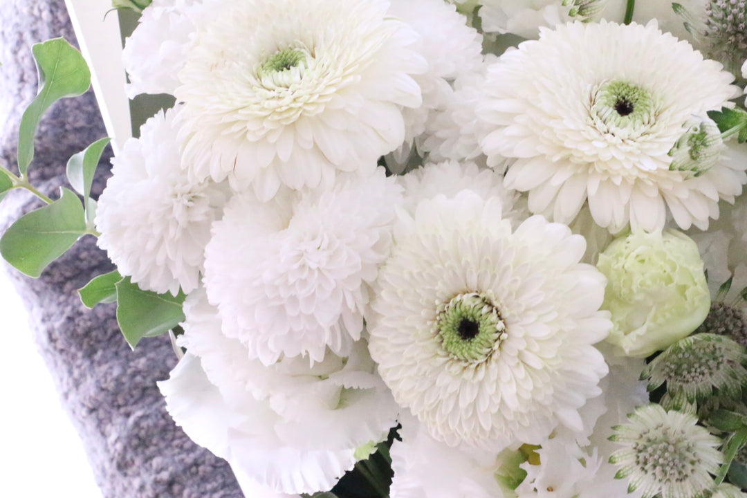 【供花】白色・グリーンのお供え花束 9,000円