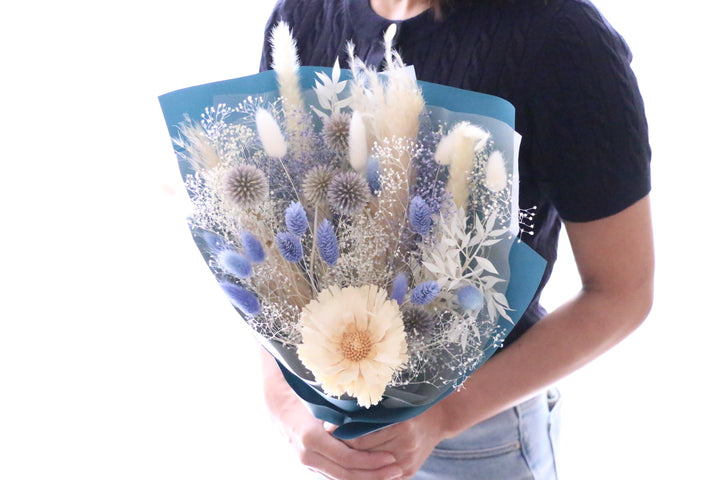 青系のドライフラワーの花束 Mサイズ　5,000円