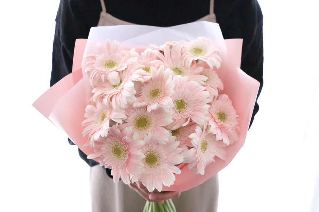 ピンク色のガーベラの花束（20本）-真心あるのみ