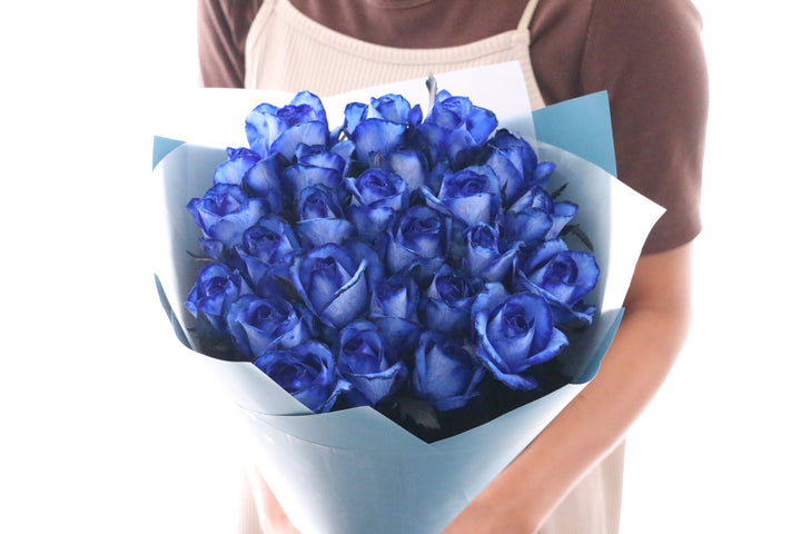 25本の青いバラの花束