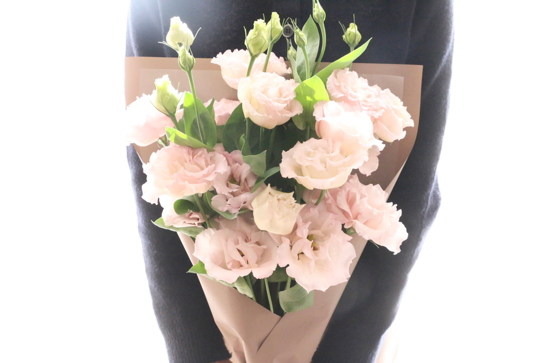 ピンク色のトルコキキョウの花束（6本）