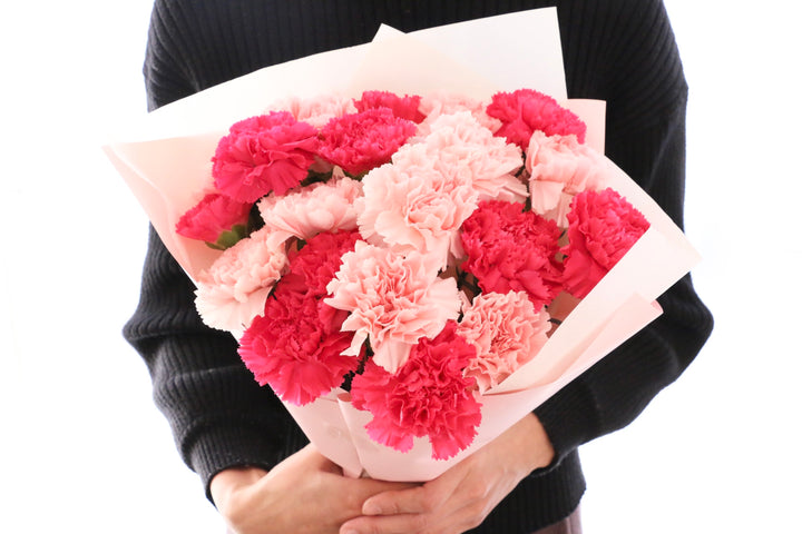 ピンク色ミックスのカーネーションの花束（20本）