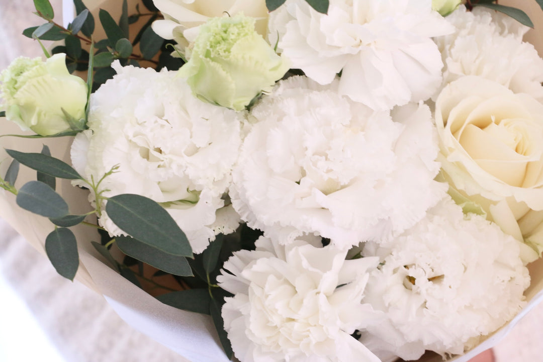 白・グリーンの花束 5,000円