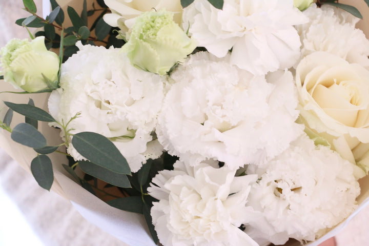 白・グリーンの花束 5,000円