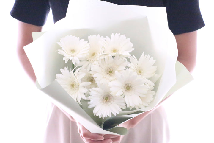白色のガーベラの花束（10本）