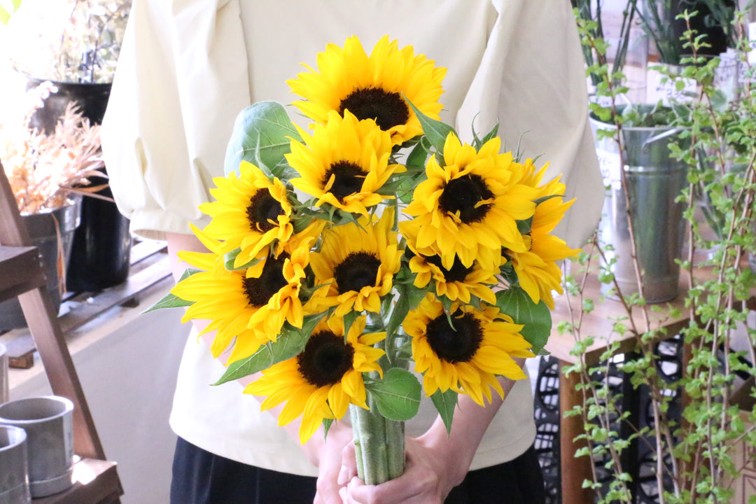 オレンジ色のひまわりの花束（10本）