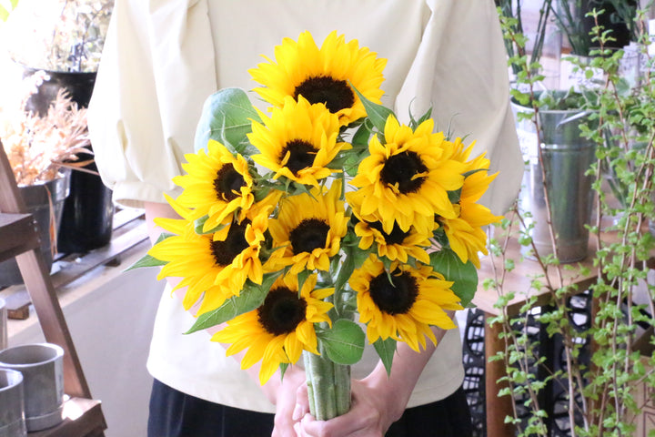 オレンジ色のひまわりの花束（10本）