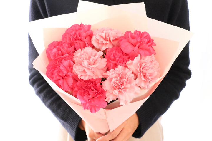 ピンク色ミックスのカーネーションの花束（10本）