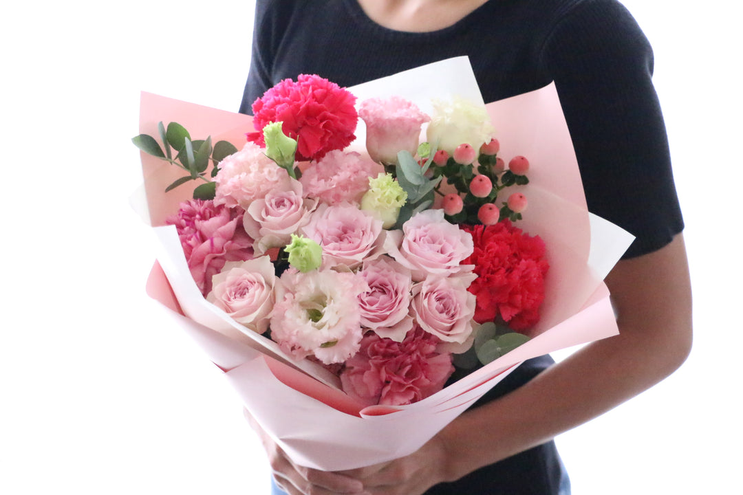 ピンク色バラ入りの花束 Mサイズ 8,000円