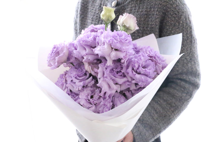 紫色のトルコキキョウの花束（4本）