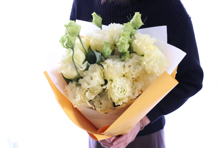 クリーム色のトルコキキョウの花束（6本）