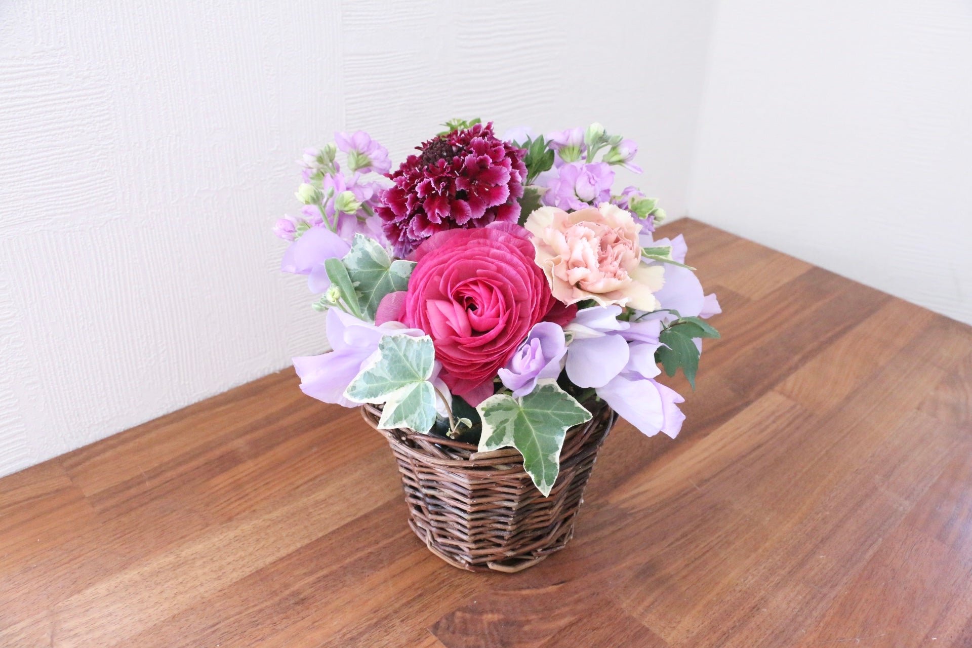 ピンクホワイト造花アレンジメント4点セット、11000円→10000円に再値下げ ピンクホワイト造花アレンジメント4点セット、11000円→10000円