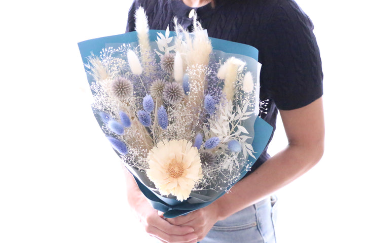 青系のドライフラワーの花束 Mサイズ　5,000円