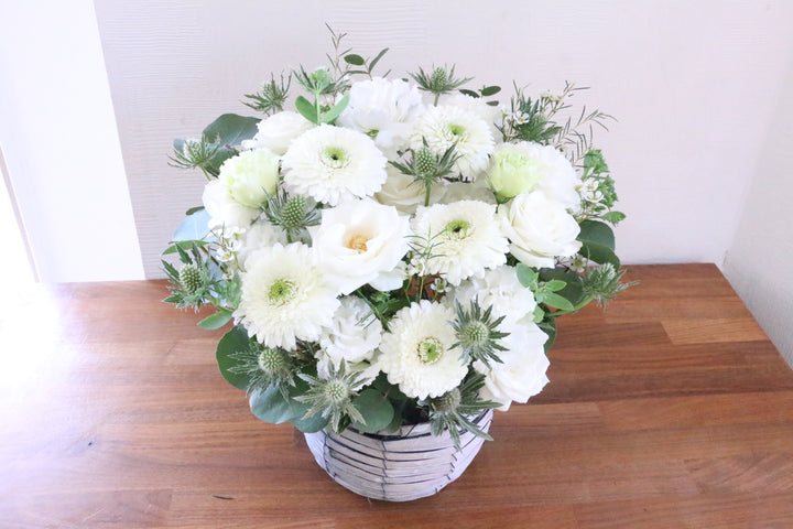 白・グリーンのアレンジメント 15,000円