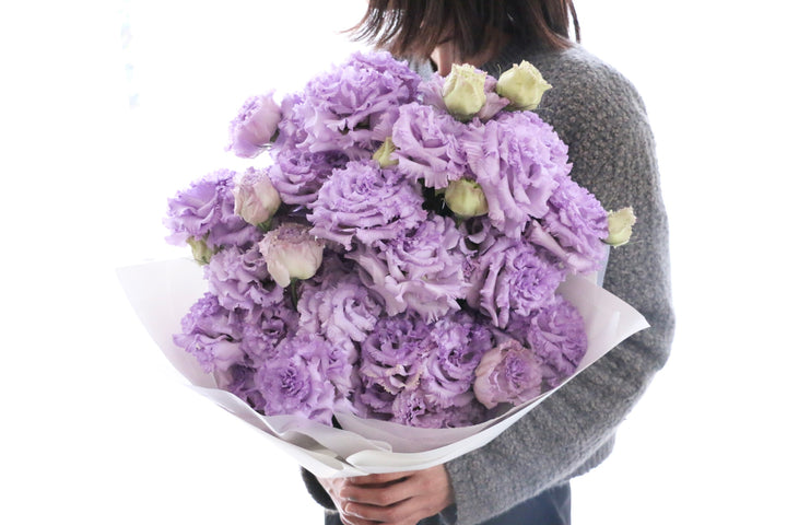 紫色のトルコキキョウの花束（9本）