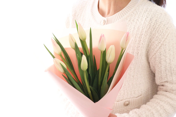 淡いピンクのチューリップの花束（8本）