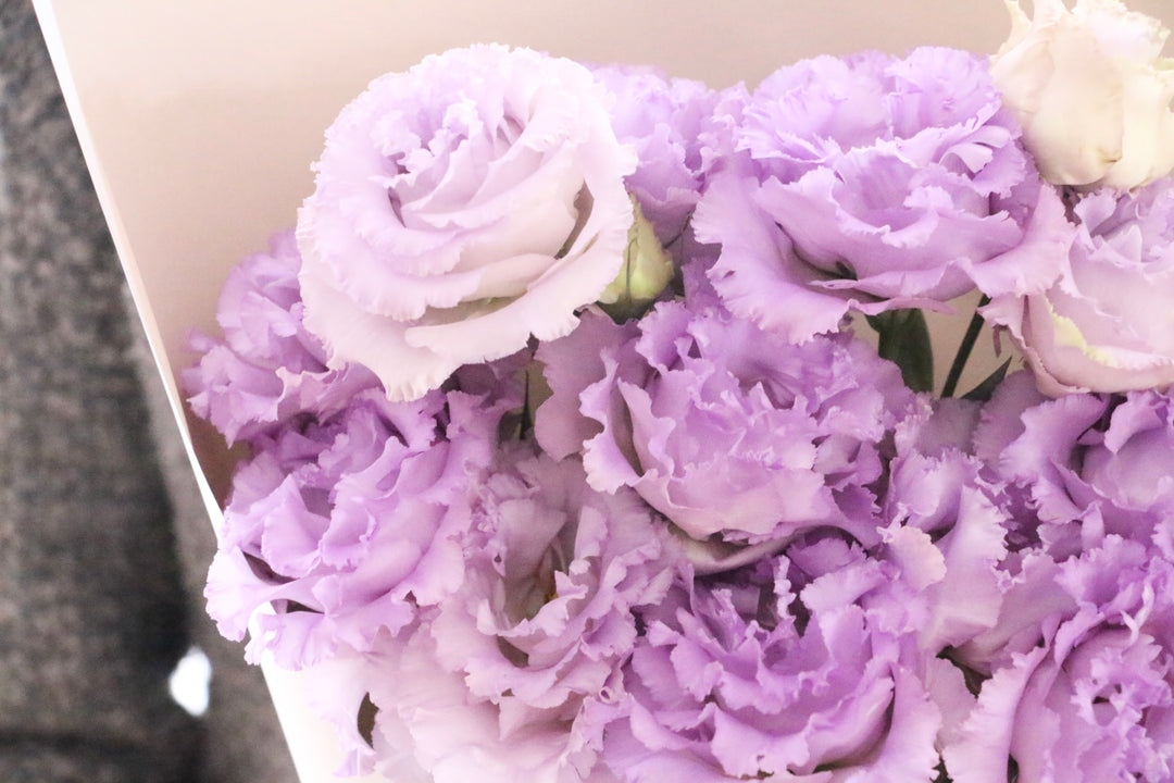 紫色のトルコキキョウの花束（4本）