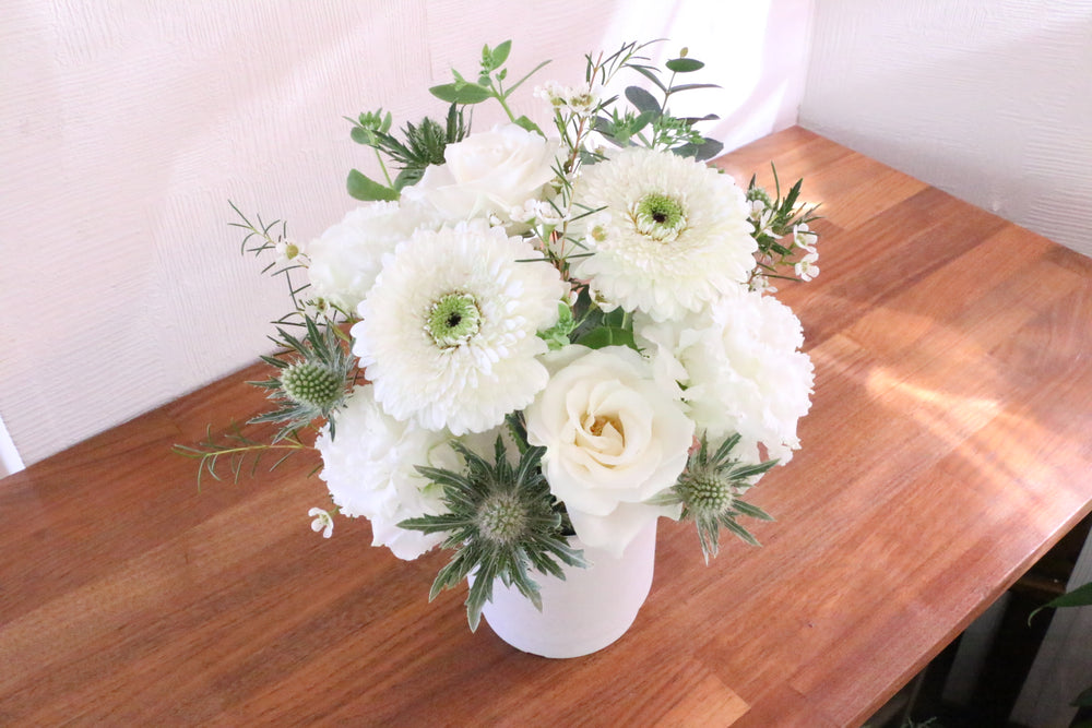 白・グリーンのアレンジメント 6,000円