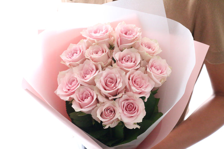 14本のピンク色のバラの花束