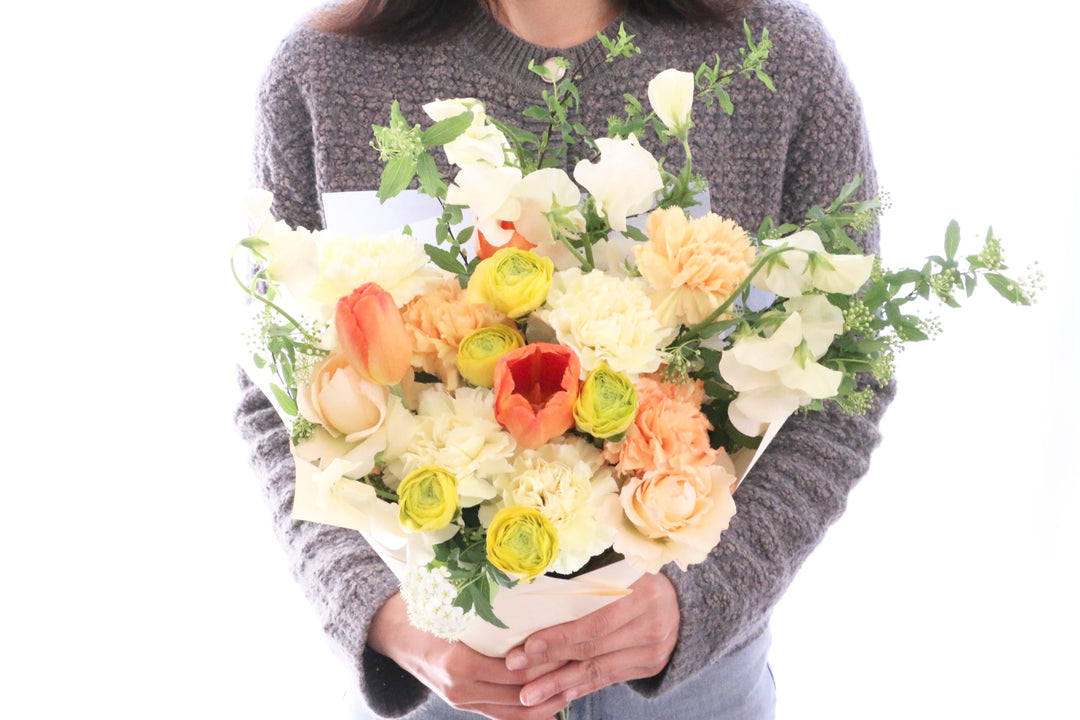 春のお花で束ねる花束 10,000円（黄色・オレンジ系）