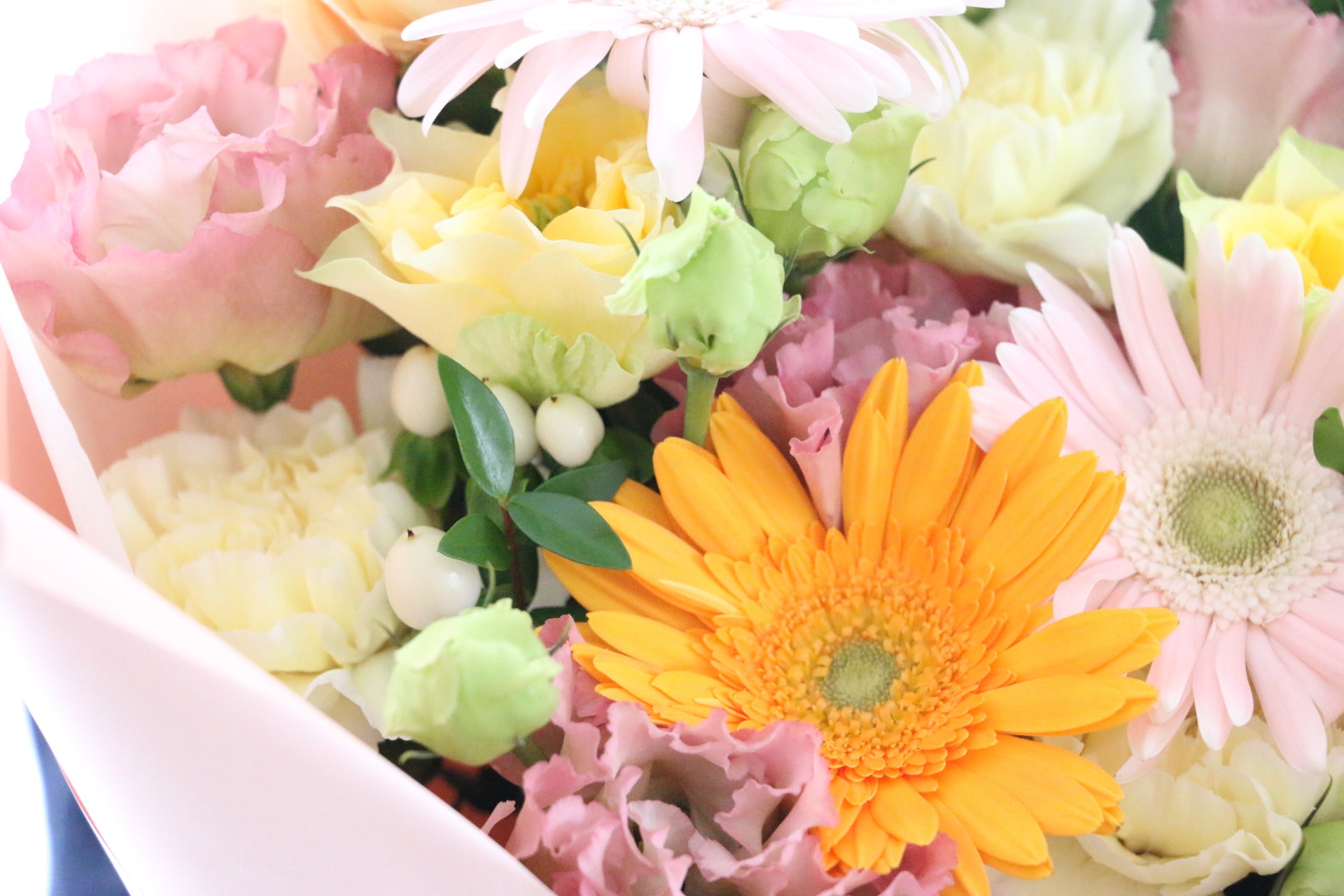 ピンク・黄色の花束 7,000円 – 花・花束の通販サイト｜HanaTaku