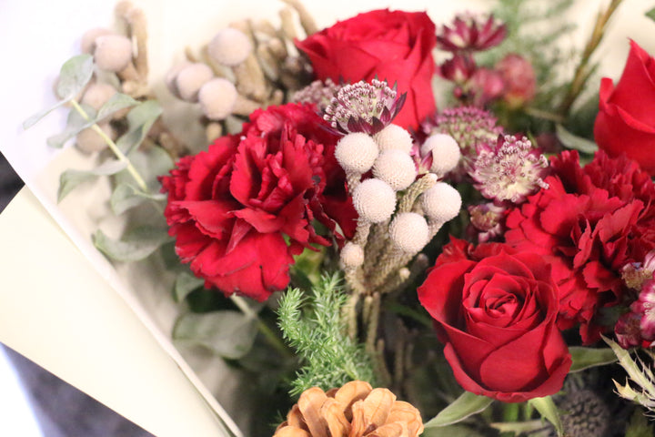 クリスマスの赤いバラ入り花束　Mサイズ　5,000円