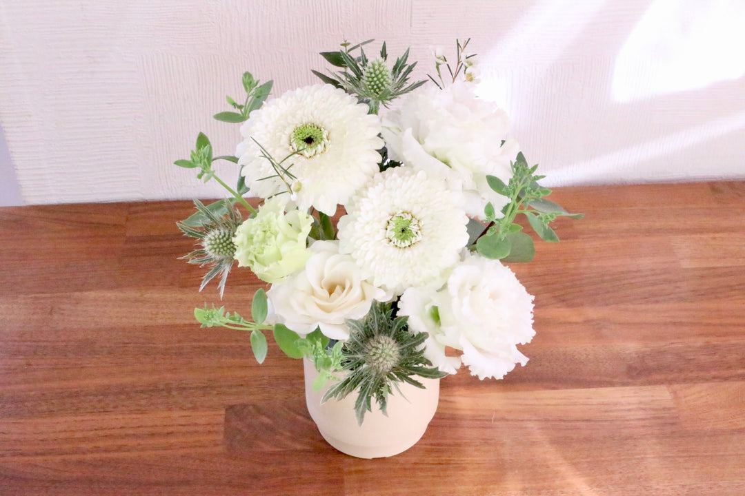 白・グリーンのアレンジメント 4,000円