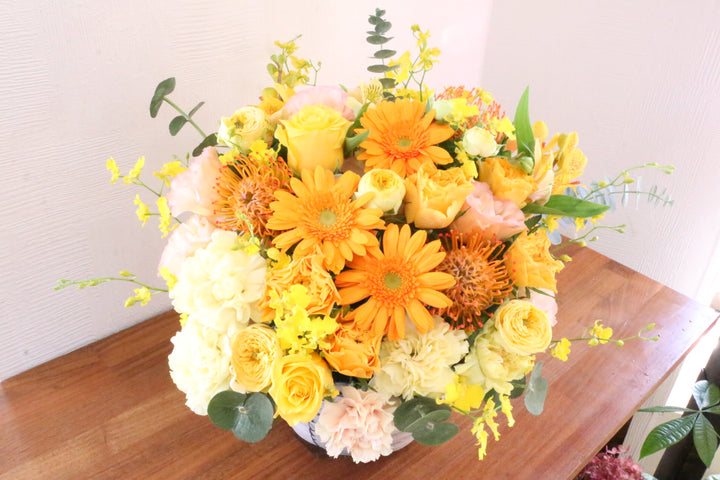 黄色・オレンジ色のアレンジメント 15,000円