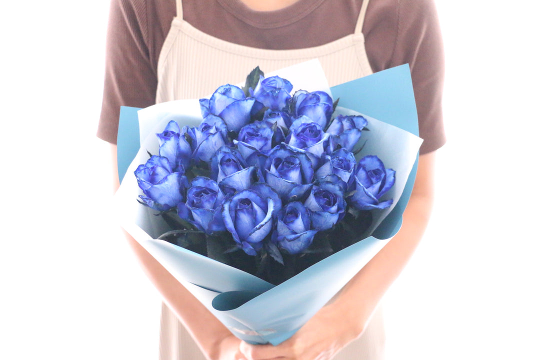 18本の青いバラの花束