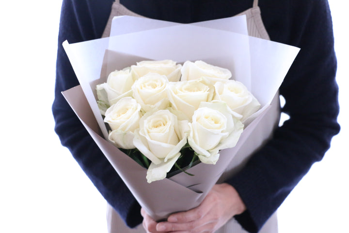 9本の白色のバラの花束-いつまでも一緒にいてください