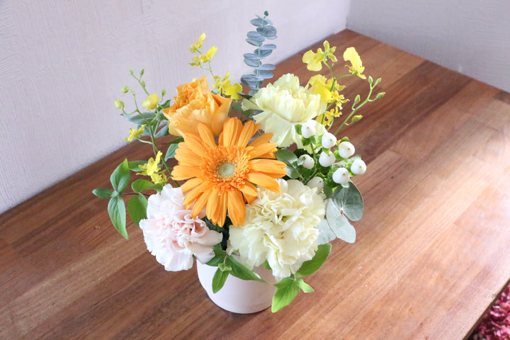 黄色・オレンジ色のアレンジメント 3,000円