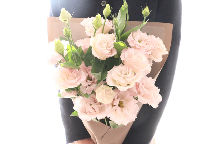 ピンク色のトルコキキョウの花束（6本）