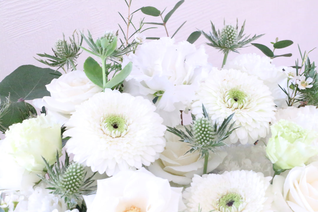 白・グリーンのアレンジメント 15,000円