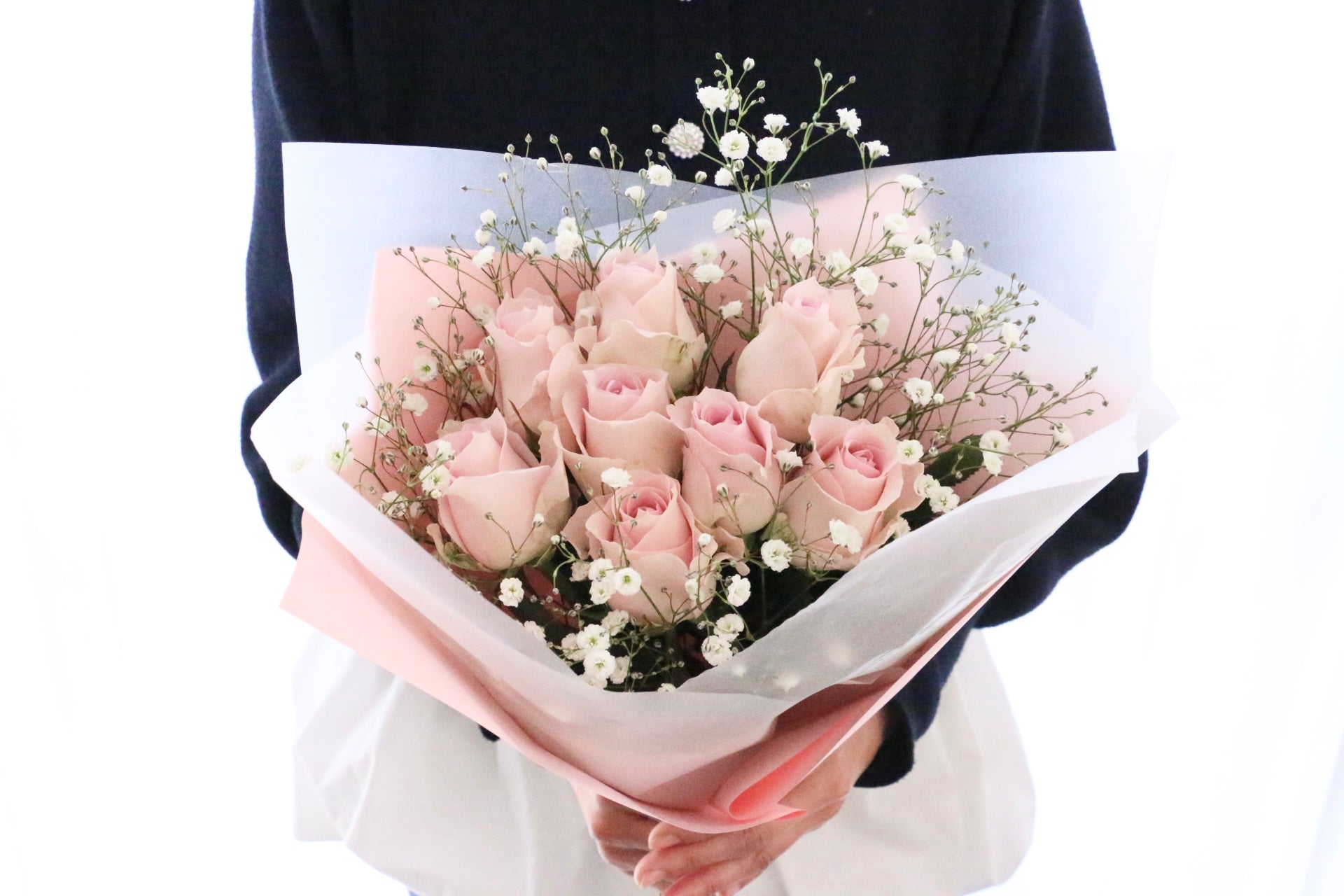 ピンク色バラとカスミソウの花束（8本）-あなたの思いやりに感謝します