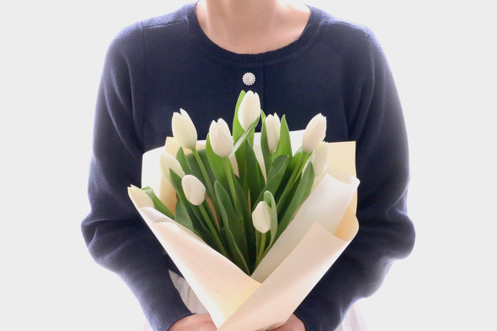 白のチューリップの花束（10本）