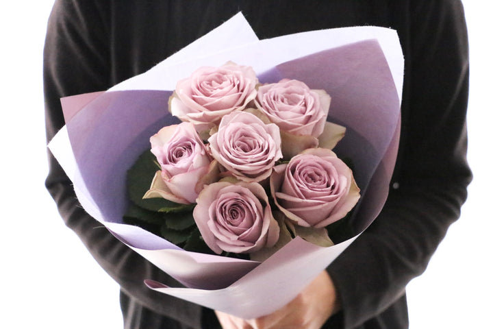 紫色のバラの花束（6本）-あなたに夢中です