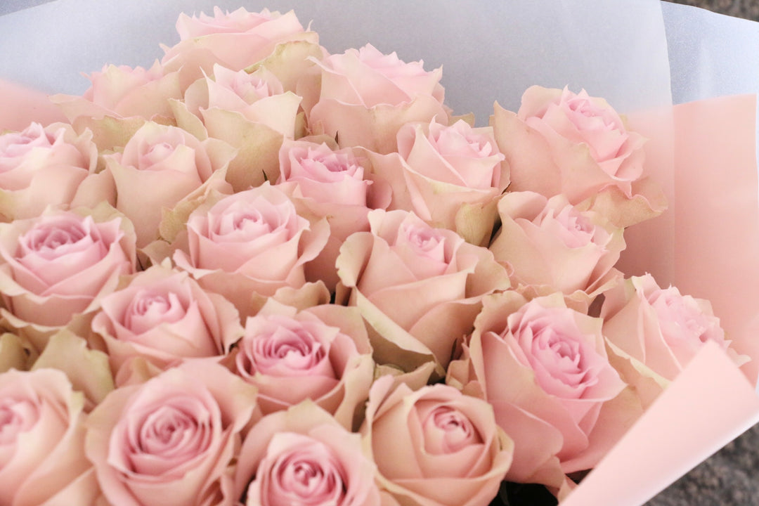 24本のピンク色のバラの花束-1日中あなたを思っています