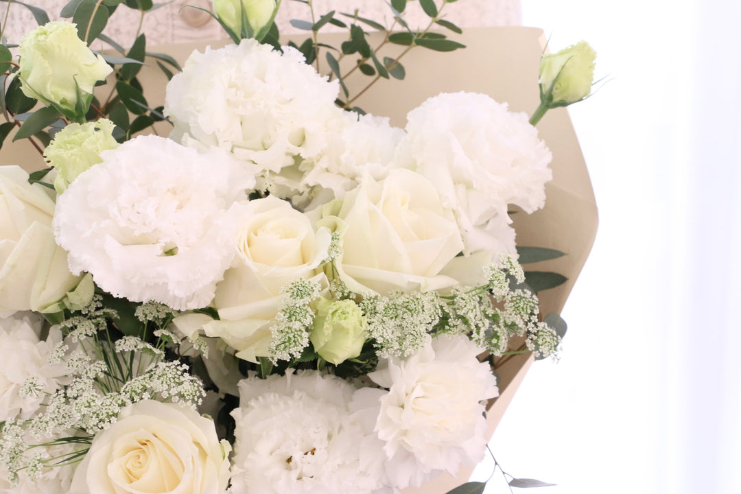 白・グリーンの花束 8,000円