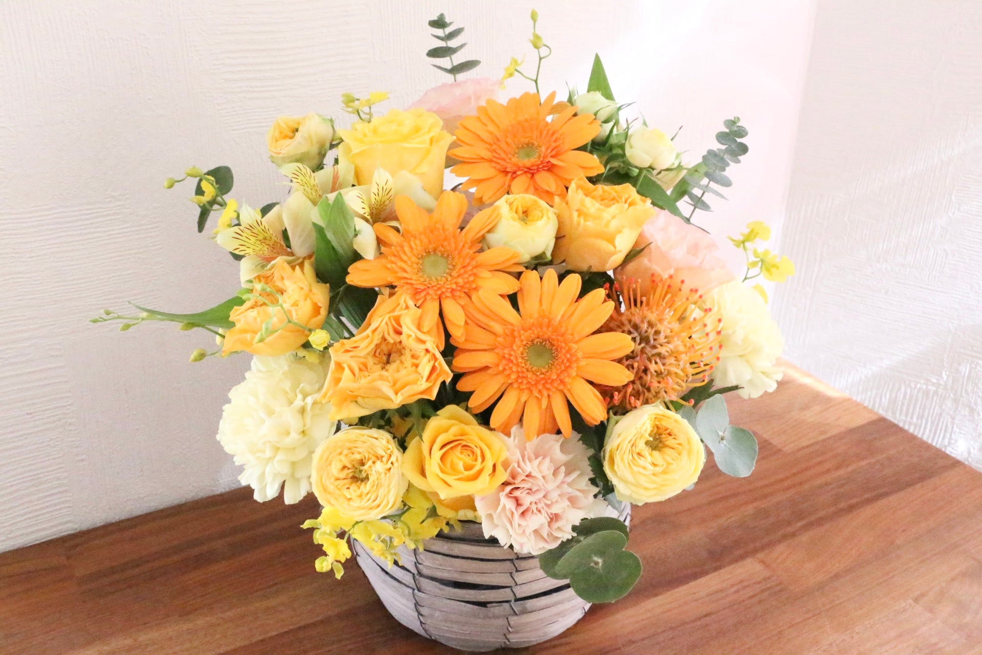 【　ポピーのウォールフラワー　】造花 花束 オレンジ・黄色・白のアレンジメント 黄色・オレンジ色のアレンジメント 9,000円 – 花・花束の通販サイト