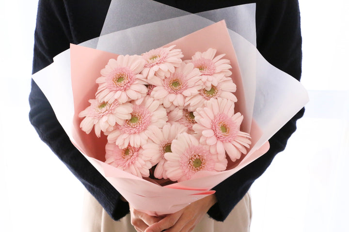 ピンク色のガーベラの花束（14本）-誇りに思います