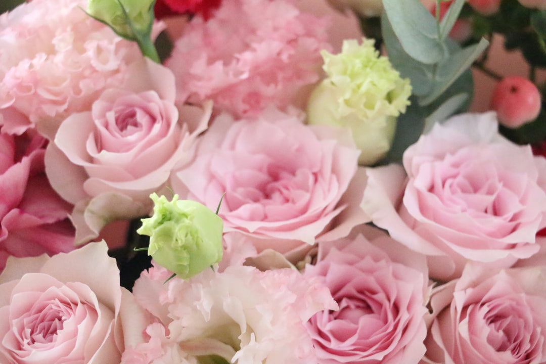 ピンク色バラ入りの花束 Mサイズ 8,000円